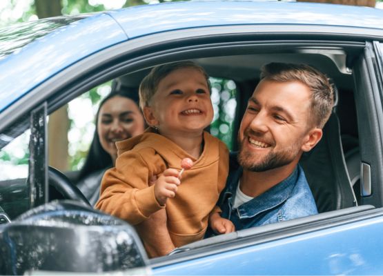 kid in car with family